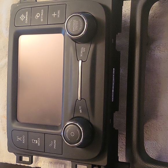 2020 Jeep Wrangler Stereo - Picture 2 of 4